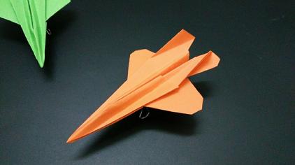 03:25折纸大百科f22战斗纸飞机折纸小朋友最喜欢,简单几步做出来后